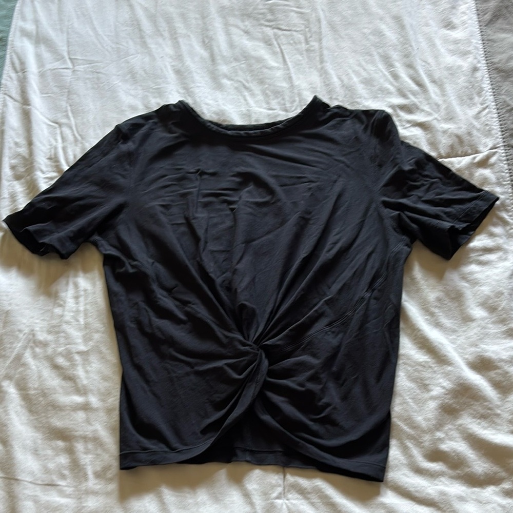 Lululemon cropped tee. Sz 6. - Picture 3 of 3